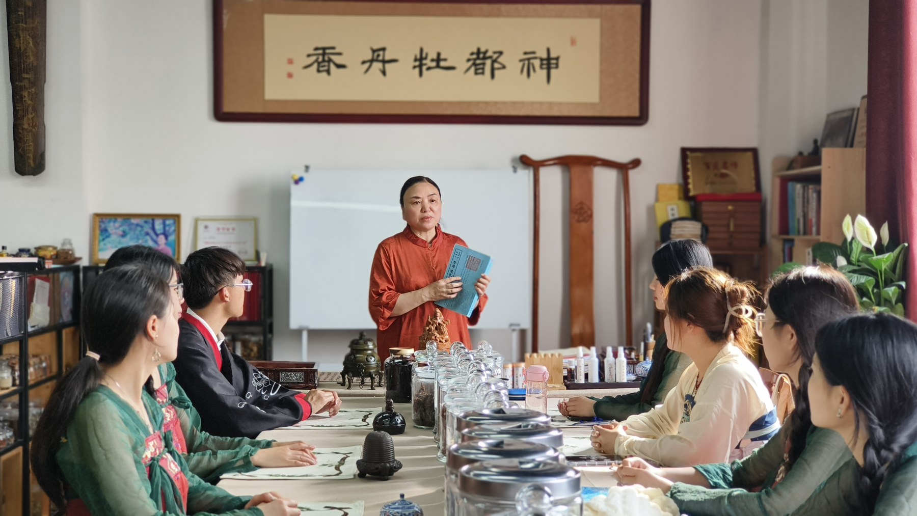 学生走入牡丹茶文化实践课堂